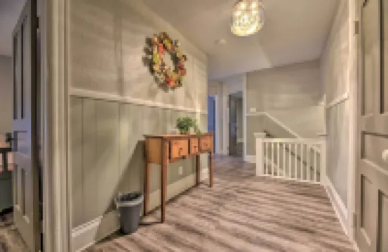 Walk to Niagara Falls! Family Home with Yard