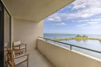 Waterfront Resort Condo w/ Private Beach & Pool - Wifi