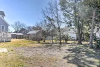 Chincoteague Island Cottage ~ 2 Mi to Beaches - Landsted