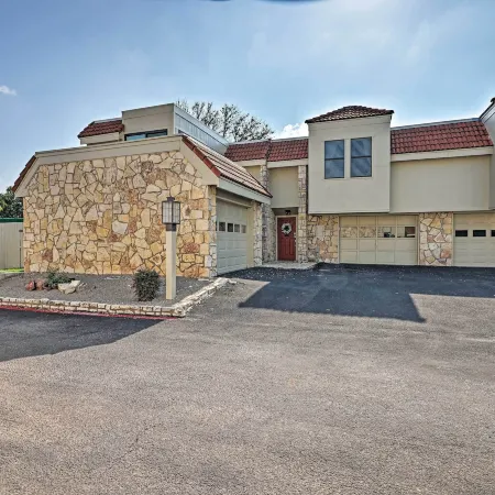 Modern Townhome w/ Patio, Next Door to Resort