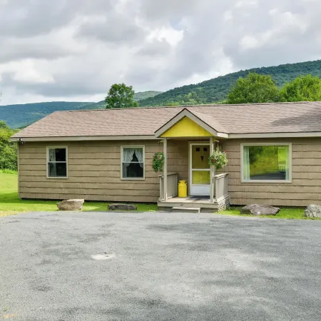 Quiet Catskills Getaway w/ Deck & Mtn Views