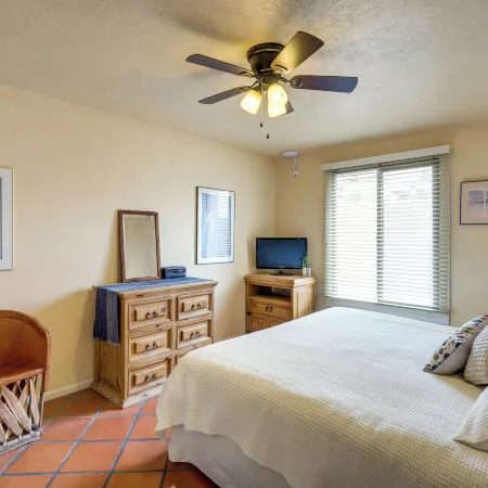 Cozy Southwest Style Santa Fe Condo!