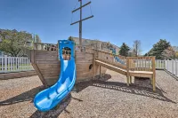 Bright Manistee Condo w/ Beach + Pool Access! - 3 estrellas