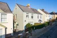 Sunbury Villa - Close to Town and Beaches - جاكوزي
