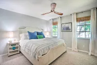 Relaxing Condo w/ Screened-in Lanai, 4 Mi to Beach - Condos