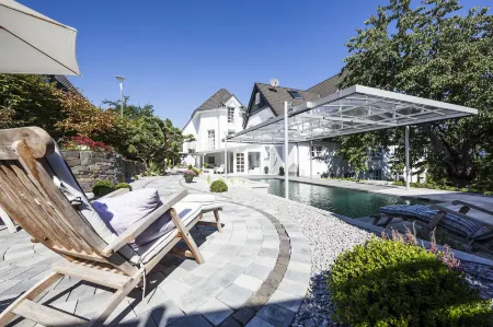 Romantik Hotel Neuhaus Отели в г. Изерлон