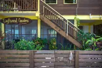 Driftwood Gardens Guesthouse Hotel a 