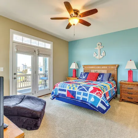 Chic Surf City Retreat w/ Pool < 1 Block to Beach!