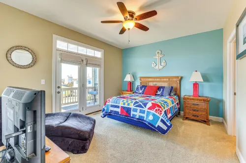 Chic Surf City Retreat w/ Pool < 1 Block to Beach! - balcony