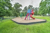 Bright Home w/ Dock on Lake Conroe! - spa