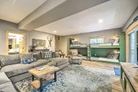 Bikes, Grill & Views: Luxe Truckee Cabin! - balcón