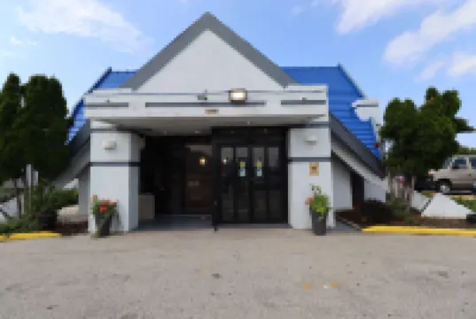 แทรเวิลลอดจ์ บายวินด์แฮม มิลวอกี