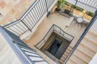 Villa Albi - Machne Yehuda Hotel