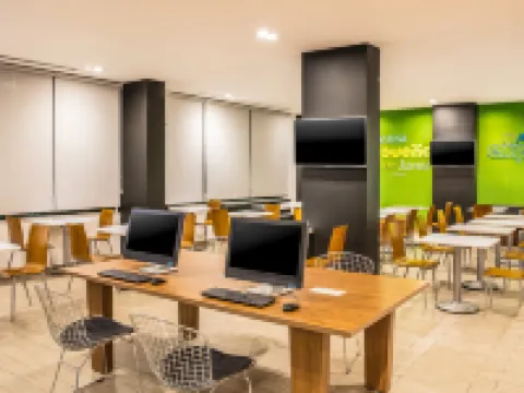 蒙特雷機場一號酒店 阿波達卡酒店