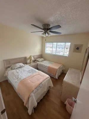 Townhouse  3BR for 6, Pool, SPA, Tenis Walk to Plaza Bonita Mall 15Min Downtown Отели рядом с достопримечательностью «LAS PALMAS PARK»