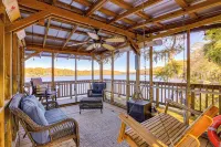 6 Mi to Manatee Springs! Family Riverfront Getaway - Homestays