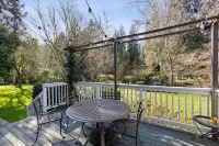 Farmhouse & Creekside Get-Away on hidden acreage in historical downtown Gresham.
