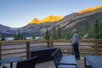 The Lodge at Bow Lake - Mountain view