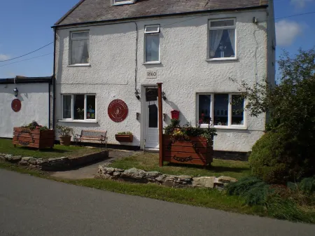 Sportsmans Lodge Bed and Breakfast Отели в г. Cylch-y-Garn