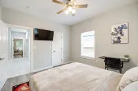 Gated Houston Home w/ Large Yard: 4 Mi to Downtown