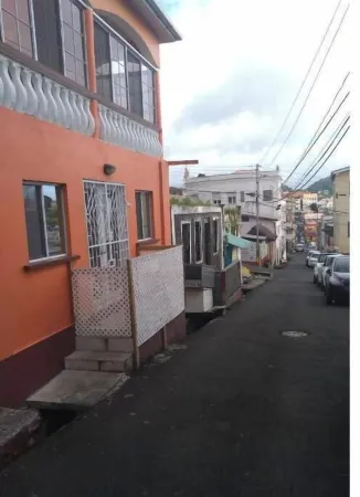 Very clean 2-bedroom Apt. in St. Georges, Grenada Отели рядом с достопримечательностью «Гайд Парк Тропикал Гарден»