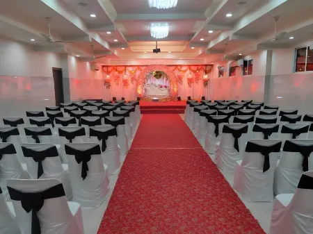 Hotel Metropolis Отели в г. Дхарвад