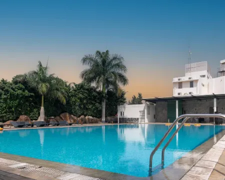 Clover Greens Golf Course and Resort Hotéis em Krishnagiri