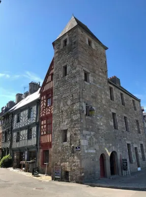 Appartement Duplex de Charme Le Grenier de la Tour Hotels in Treguier