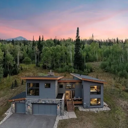 Luxury 5Br on Nat'l Forest: Private Lake, Pool & Hot Tub, Ski Keystone & Breck