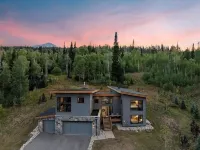 Luxury 5Br on Nat'l Forest: Private Lake, Pool & Hot Tub, Ski Keystone & Breck
