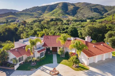 Grapevine by AvantStay Secluded 5Br Villa 4 Acres of Vineyards Avo Groves Hotels near Old Town Antique Faire