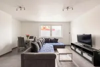 New app. fitted kitchen + parking included