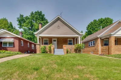 Charming Springfield Home 2 Mi to Downtown Hotels near Express Factory Outlet
