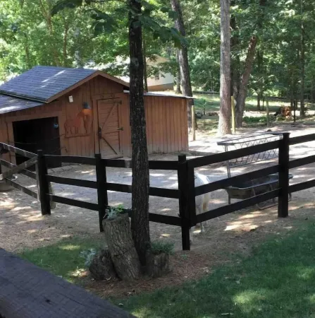 Little Bit Farm - Create your own stay Отели в г. Чероки