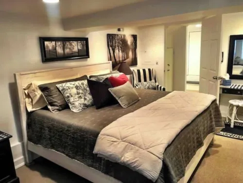 Cozy Camellia in Historic Downtown Newnan