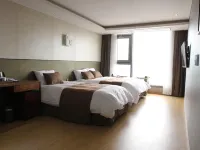 Black Sands Hotel Jeju Hotels near Mungangsa