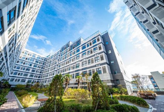 여수 캐슬 디아트의 세련된 객실 내부