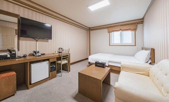 Road Hotel in Wonpyeong-Dong, Gumi