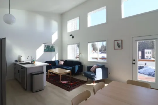 Lupine Lodge with Mountain Views