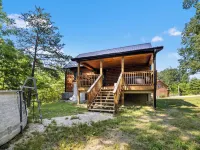 Cliff Haven at Red River Gorge 2-Bedroom Cabin with WiFi, AC, Fire Pit, Hot Tub Hotels in Wolfe County