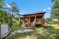 Cliff Haven at Red River Gorge 2-Bedroom Cabin with WiFi, AC, Fire Pit, Hot Tub