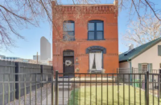 距庫爾斯球場1英里：舒適的丹佛開間帶露台！