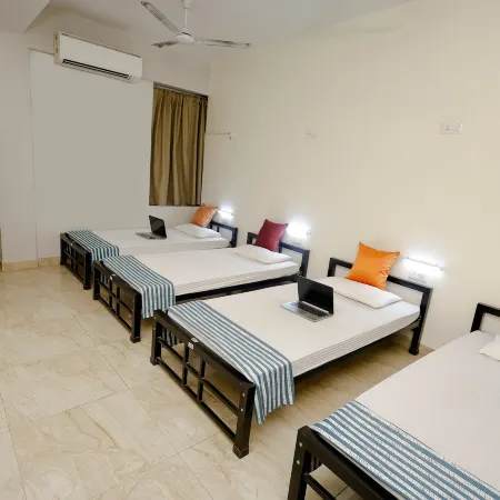 City Central Hostel Отели рядом с достопримечательностью «Консульство США»