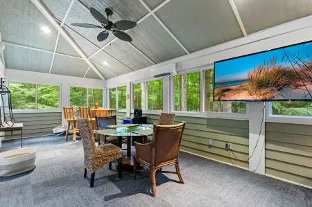 Elegant Oasis with Stunning Wooded Views - Luxurious Comfort and Style