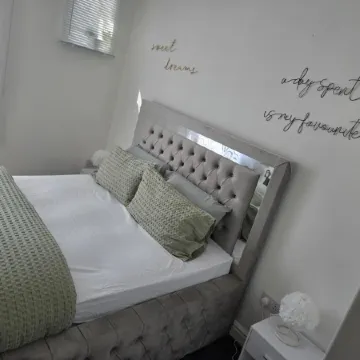 Luxury stylish Charming City Apartment with Private Entrance in Wolverhampton Отели в г. Уольверхэмптон