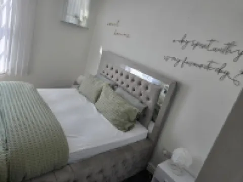 Luxury stylish Charming City Apartment with Private Entrance in Wolverhampton