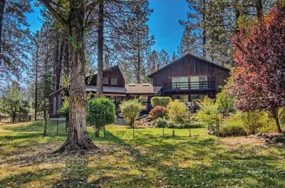 River Retreat+ Indoor Pool & Hot Tub on 3.5 Acres
