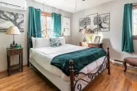 Clean Home Away From Home In A Beautiful Community With Indoor/Outdoor Pools