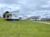 Koby-NEW tiny home with shared fishing pond