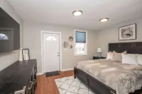 The Covington Cottage Modern 2 Bdr Charmer Hotels in Covington
